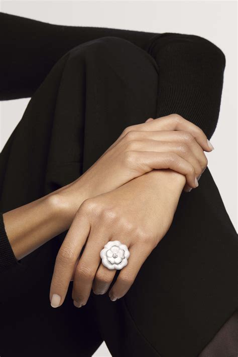 bague chanel camelia ajouré|Bagues Camélia .